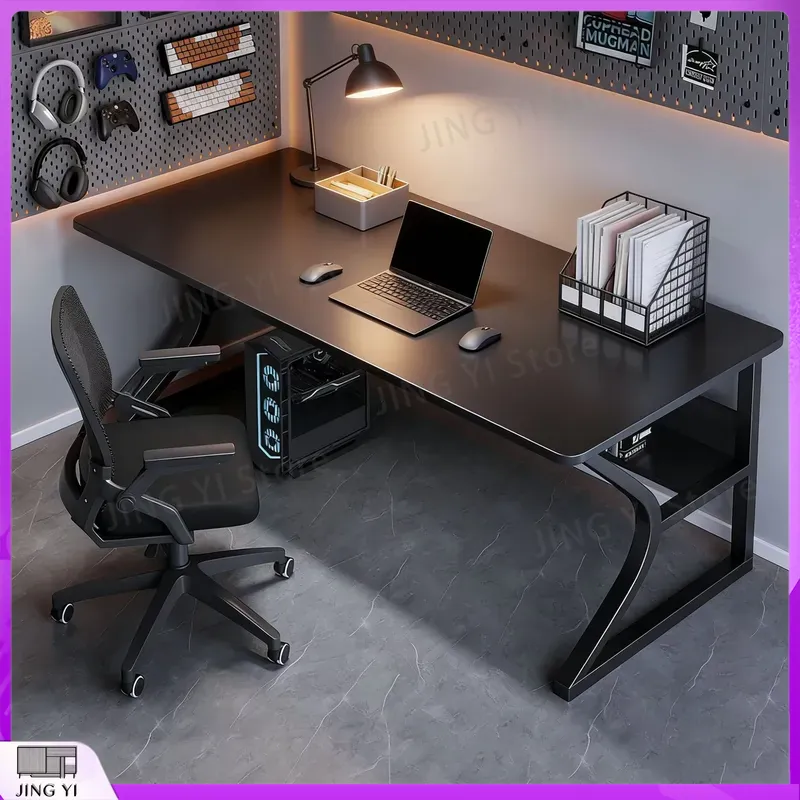 Desk Setup Black And Wood - طاولة ألعاب سوداء لتجهيزات الكمبيوتر للرياضات